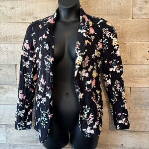 Aritzia‎ Talula women’s black floral open blazer in size 10
